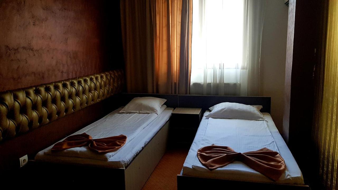 Asia Hotel Târgu Jiu Extérieur photo
