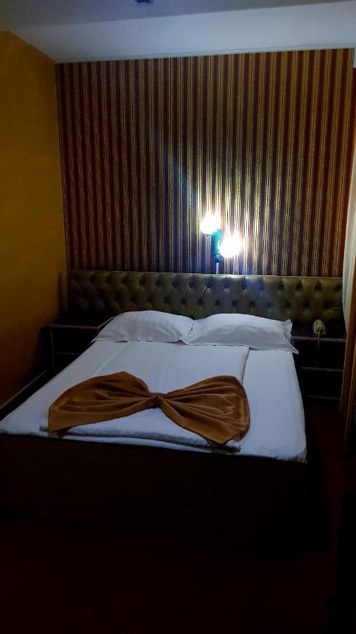 Asia Hotel Târgu Jiu Extérieur photo